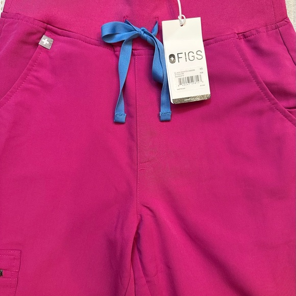 Figs NWT Raspberry Zamora jogger scrub pants - Picture 8 of 13